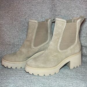 Dulce Vita Hawk H2O Mushroom Booties. NEW